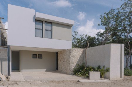 Casa en venta en Rosamora Conkal de 2 plantas y 3 habitaciones 